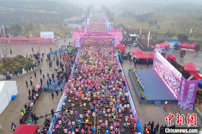 2025重庆垫江马拉松激情开跑，肯尼亚选手包揽全