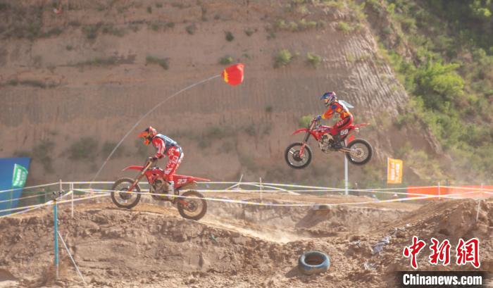 全国越野挑战赛在山西河津小梁乡国际赛车小镇