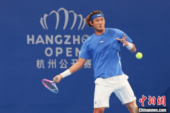 张之臻横扫晋级八强 霍尔格·鲁内爆冷出局