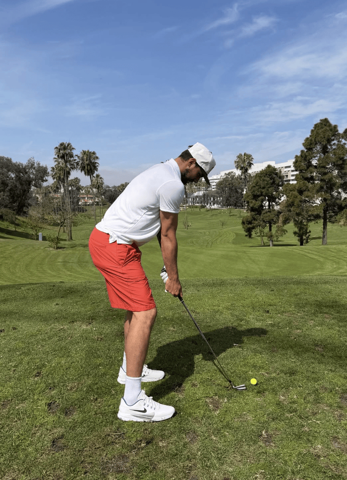 东契奇停赛前打高尔夫调节心态