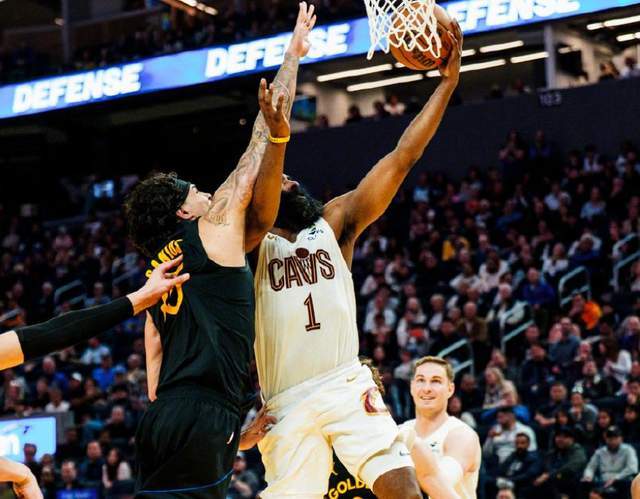 哈登单打牵制勇士防守 骁勇战术失误成关键