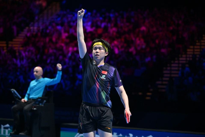 王楚钦逆转松岛辉空首夺世界杯单打冠军 孤胆英
